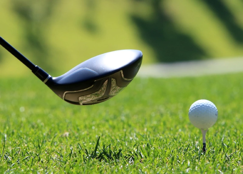 Balle_de_golf_Srixon_la_route_du_golf