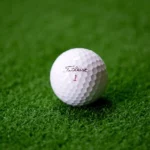 Balle_de_golf_Titleist_la_route_du_golf