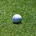 balle de golf perdue sur le parcours